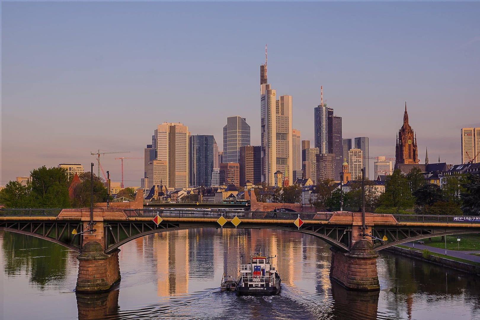 Kulturkompass Deutschland und die Frankfurter Skyline
