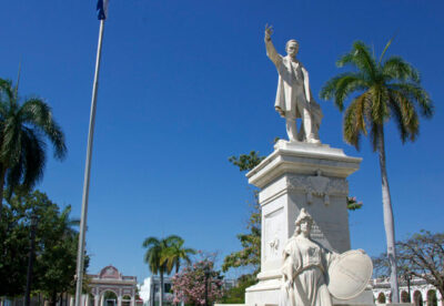 Statue von-jose marti in cienfuegos kuba