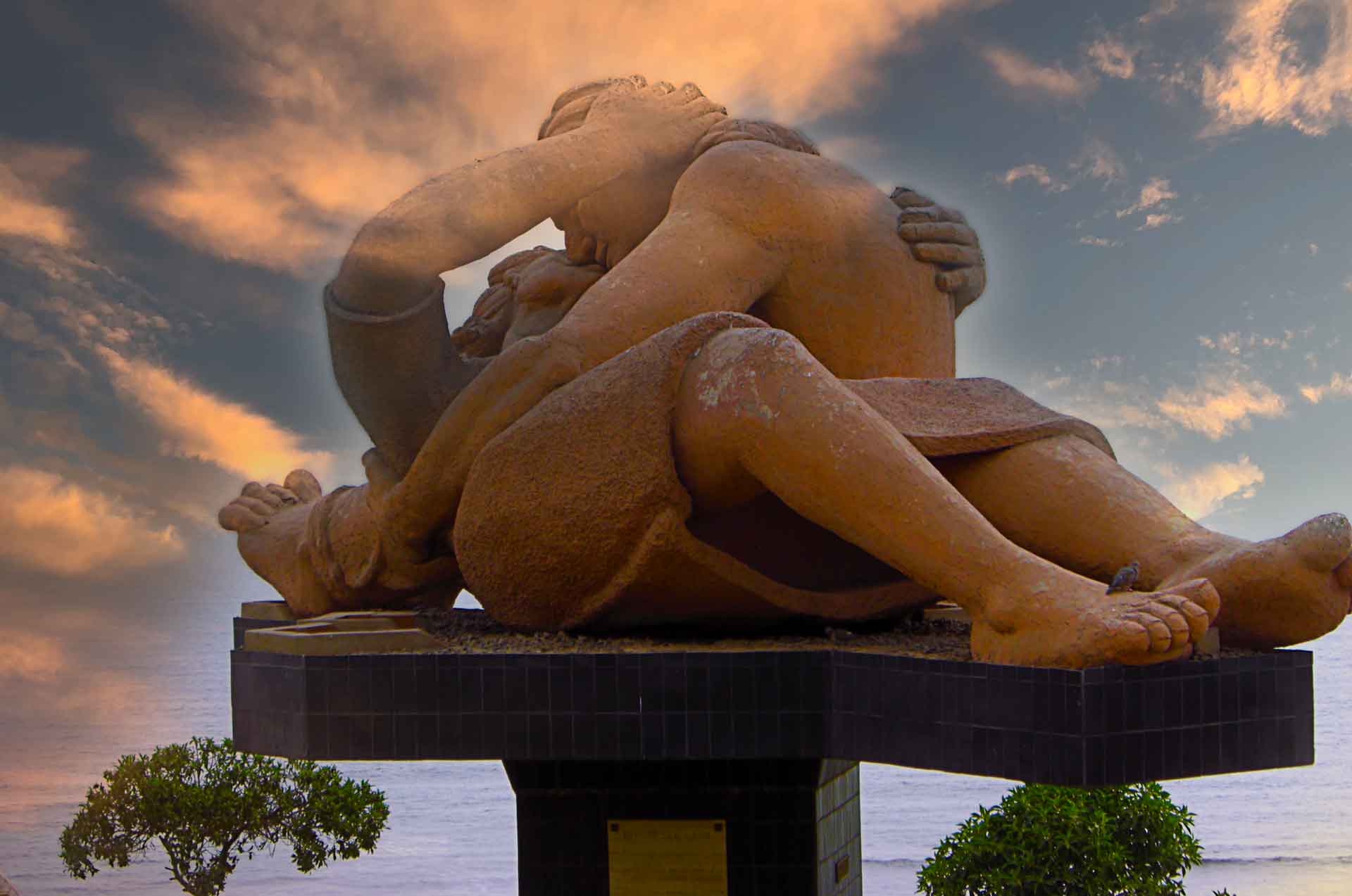 El Beso im Parque de l'amor In Lima - intermedio.ch - Conneting Cultures